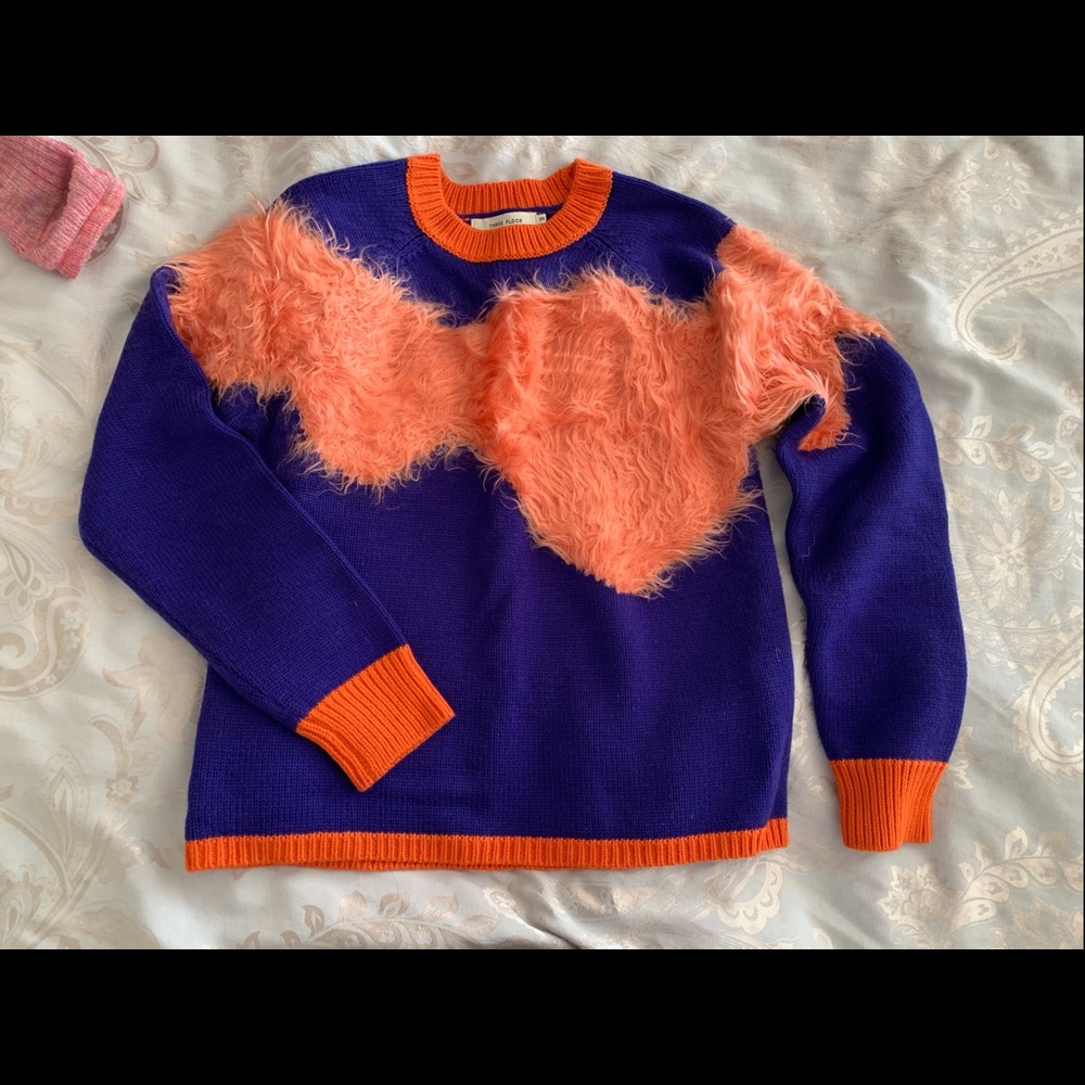 Three floor sweater, size XS